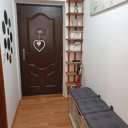 Winter Queen Apartment *